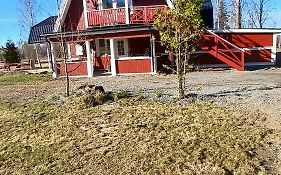 Persbacken i naturnära Ockelbo med fiske o Kungsberget när inpå,,,